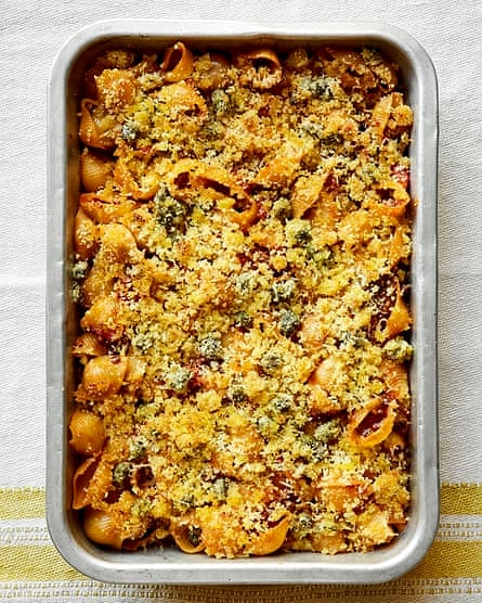 tomato and lentil pasta bake